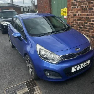 Kia Rio 1.4 hatchback 2011 manual 5-door - Image 2