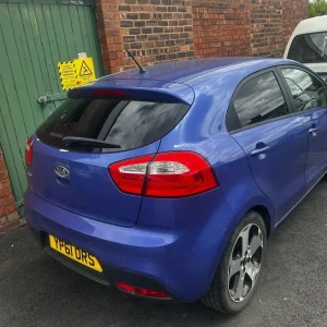 Kia Rio 1.4 hatchback 2011 manual 5-door - Image 3