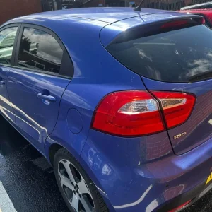 Kia Rio 1.4 hatchback 2011 manual 5-door - Image 5