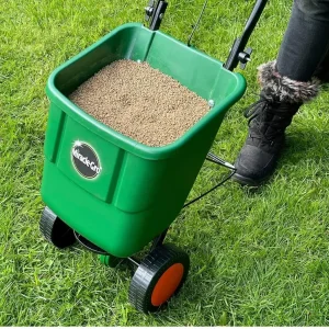 Miracle-Gro Rotary Lawn Seed Spreader 121040 Green - Image 3