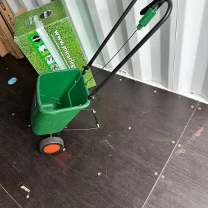 Miracle-Gro Rotary Lawn Seed Spreader 121040 Green - Image 6