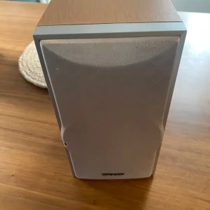Sharp music speaker