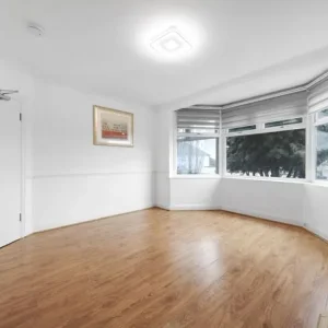 3 Bedroom 2 Bath Home with Private Garden - Image 5