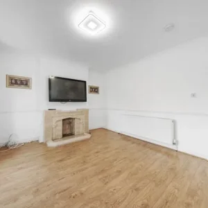 3 Bedroom 2 Bath Home with Private Garden - Image 6