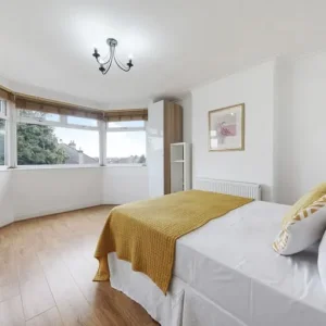3 Bedroom 2 Bath Home with Private Garden - Image 8