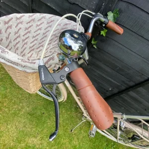 Ryedale cream ladies bike - Image 4