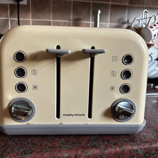 Morphy Richards 4 slice cream toaster