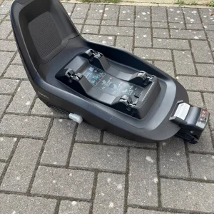 Maxi-Cosi Pebble Car Seat with ISOFIX Base - Image 6