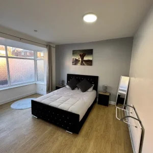 2 bed downstairs flat - Image 3