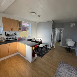 2 bed downstairs flat - Image 5