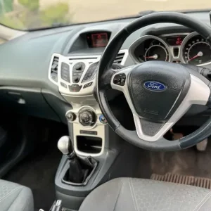 Ford Fiesta 2010 3-door manual hatchback - Image 4