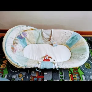 Disney Winnie The Pooh Moses Basket with Rocking Stand - Image 3