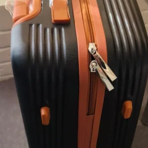 Two sturdy suitcases - Image 2