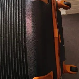 Two sturdy suitcases - Image 8