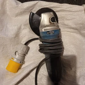Makita 110 GA5030R grinder