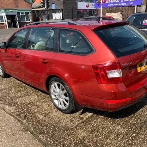2014 Skoda Octavia 2.0 TDI CR Elegance 4x4 5dr Estate Diesel Manual - Image 4
