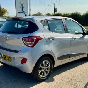 2016 Hyundai i10 1.2 Premium 5-door Hatchback Petrol Manual - Image 3