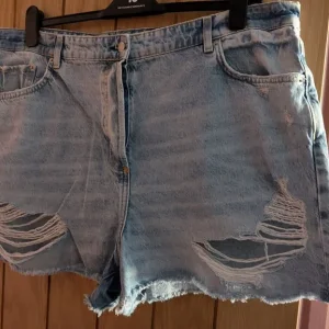 Womens High Waist Denim Shorts Size 18 - Image 2