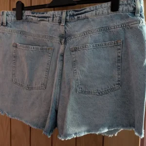 Womens High Waist Denim Shorts Size 18 - Image 3