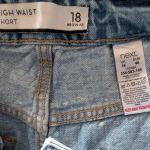 Womens High Waist Denim Shorts Size 18 - Image 4