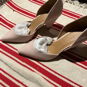Ladies wide fit nude shoes size 7 - Image 2