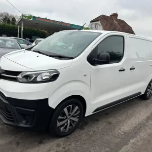 2020 Toyota ProAce 1.5D Icon Medium Panel Van - Image 3