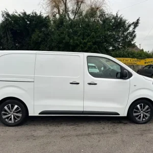 2020 Toyota ProAce 1.5D Icon Medium Panel Van - Image 8