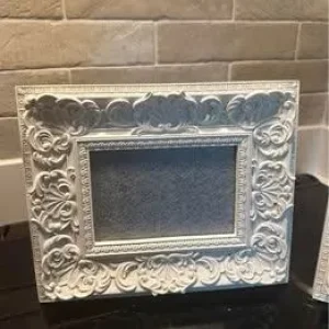 2 x Heavy Vintage Style White Picture Frames - Image 3