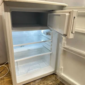Undercounter fridge freezer - Image 4