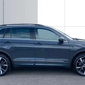 2023 Volkswagen Tiguan 1.4 TSI eHybrid R-Line 5dr DSG Estate - Image 4