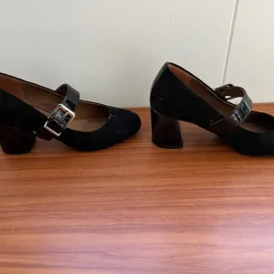 Next Forever Comfort Women's Black Suede Heels Size 5 - Image 7