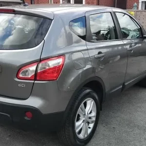 2013 Nissan Qashqai hatchback, manual, 1461cc, 5 doors - Image 3