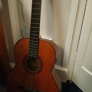 Classical guitar with broken peg - Image 2