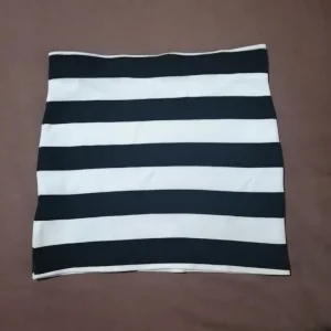 Women's white and black short skirt - Image 2
