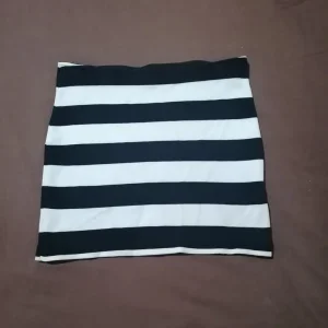 Women's white and black short skirt