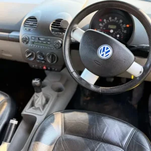 VW Beetle 5-speed manual 1.9L petrol - Image 5