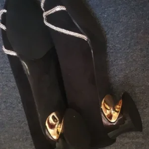 Small black heels - Image 2