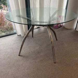 Glass dining table - Image 3