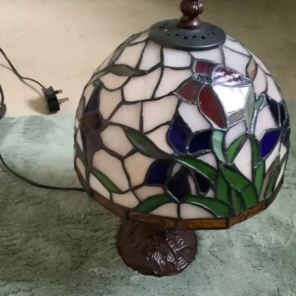 TIFFANY STYLE TABLE LAMP