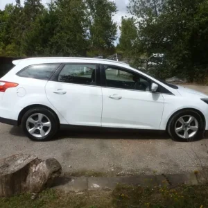 2013 Ford Focus 1.6 TDCi Zetec Navigator Estate Diesel Manual - Image 2