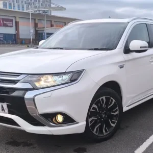 Mitsubishi Outlander Estate 2016 PHEV - Image 2