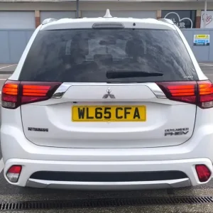Mitsubishi Outlander Estate 2016 PHEV - Image 4