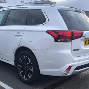 Mitsubishi Outlander Estate 2016 PHEV - Image 5