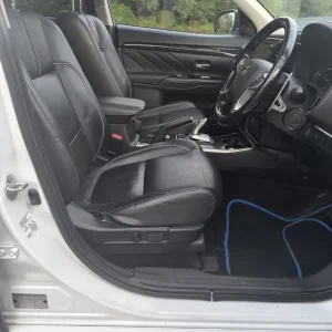 Mitsubishi Outlander Estate 2016 PHEV - Image 7