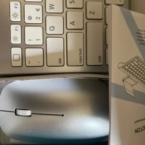 Bluetooth iPad stand, mouse and keyboard - Image 3