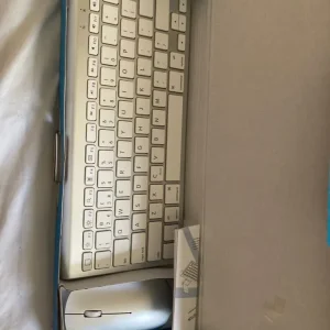 Bluetooth iPad stand, mouse and keyboard