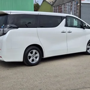 2017 Toyota Vellfire 8-seater - Image 7