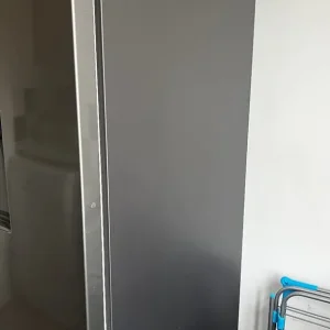 Samsung Fridge Freezer – Grey, Spacious, Quiet, and Still in Great Shape - Image 3
