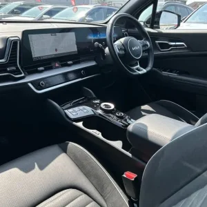2025 Kia Sportage GT-Line S 1.6 T-GDi Hybrid SUV - Image 2