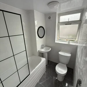 2-bedroom maisonette with balcony - Image 4